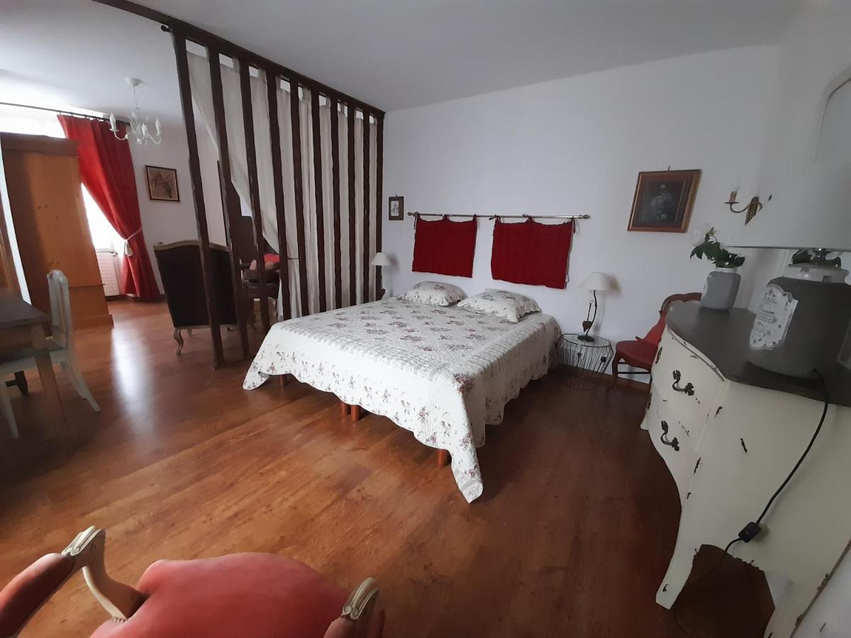 La Maison De Maria Saint-Beauzire  Buitenkant foto